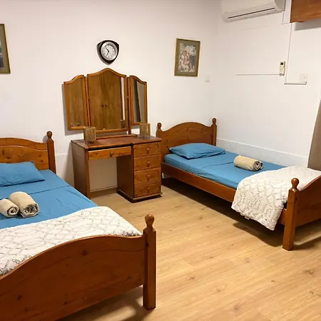 Jane 11 - 2 Bedrooms Finikoudes 拉纳卡