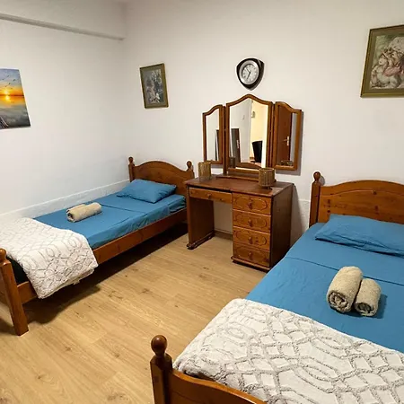 Jane 11 - 2 Bedrooms Finikoudes Lejlighed Larnaca